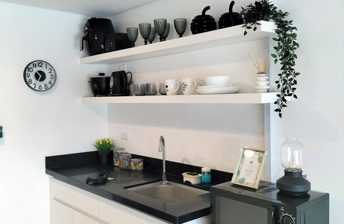 Cebu Condo | Cozy 1-bedroom condo in tranquil Cebu City with AC and gym
