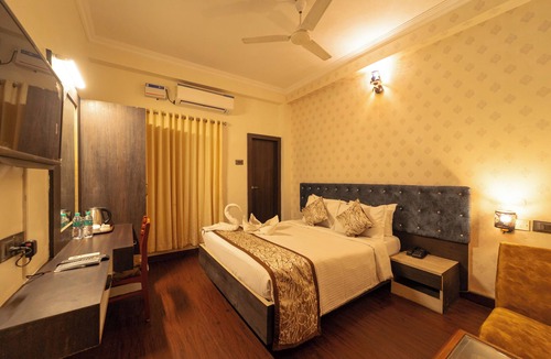 Periamet Apartment | Cozy 1-bedroom hotel suite in pleasant Chennai with AC, WiFi
