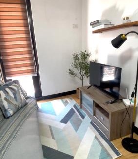 Taytay Hostel | Cozy 1 Bedroom Unit Arezzo Place Pasig