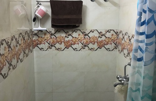 Kamarhati Apartment | Cozy 1-bedroom with AC and WiFi in amazing Kolkata near Adyapith Temple