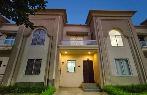 Sanganer House | Cozy 1BHK Retreat With Kitchen & Living Room