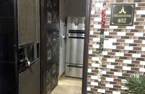 Vaishali Apartment | Cozy 2-bedroom apartment with AC, WiFi in charming Ghaziabad
