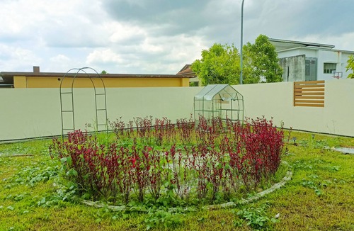 Kajang House | Cozy Bungalow with Bathtub - 5 min away from water theme park!