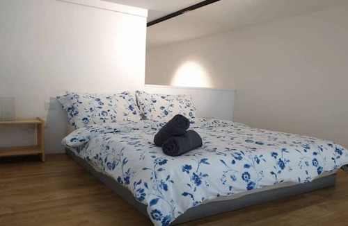 Bangsar Condo | Cozy Couple Ciy Loft. 3 Min Walking distance to LRT. 1 Station to KL Sentral.
