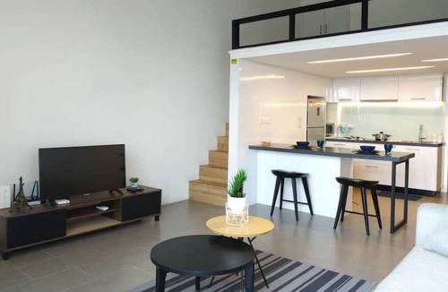 Bangsar Condo | Cozy Couple Ciy Loft. 3 Min Walking distance to LRT. 1 Station to KL Sentral.