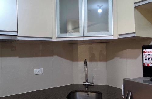 Moonwalk Condo | Cozy Modern Studio Two Palm Tree Villas