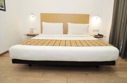 Gandhinagar Hotel | CRAYON HOTELS