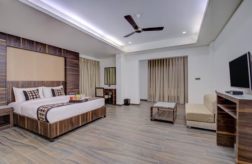 Parra House | Crazy Homes Stay with Awesome Location/Goa