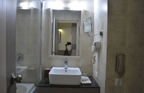 Shahjahanpur Hotel | Days Hotel by Wyndham Neemrana Jaipur Highway