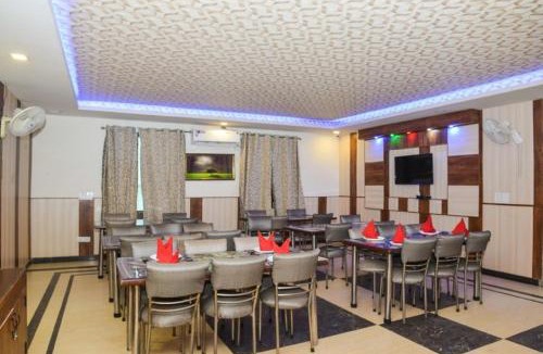 Delhi Cantonment Hotel | Del Fox Holidays New Delhi Connaught Palace 4 Minuit and 7 Minuit VFS Sivaji Stadium Metro Station