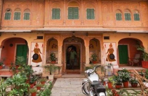 Pink City Apartment | Deluxe Double Room with Bath
