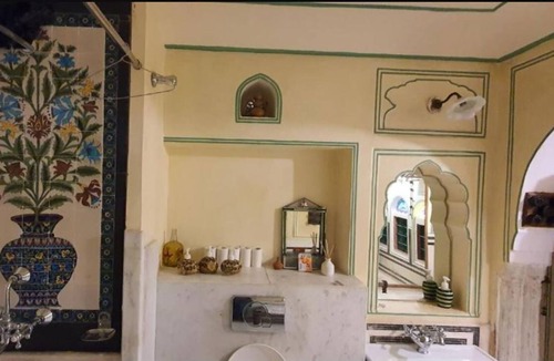 Pink City Apartment | Deluxe Double Room with Bath