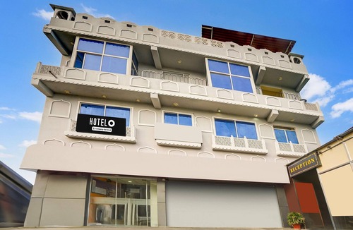 Malviya Nagar House | Deluxe With Twin Bed Hotel Braj Haveli