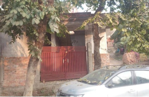 Jhusi House | Divine Riverside Retreat: Rooms with Ganga Views