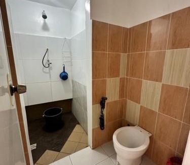 Downtown Tacloban Hostel | Don Pedro shared bathroom 2