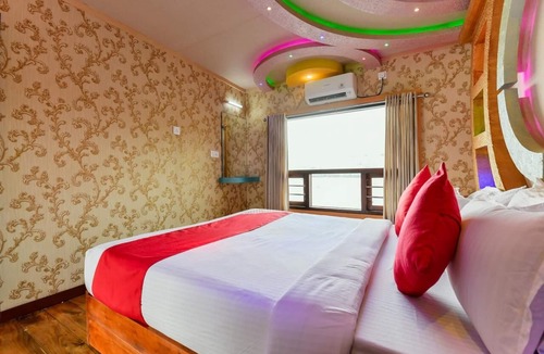 Alappuzha Boat Rental | Double-Decker floating Deluxe Houseboat