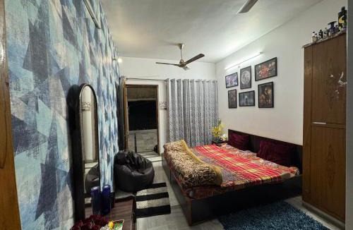 Allahabad House | Double room with balcony