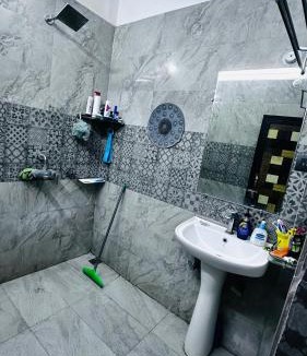 Allahabad House | Double room with balcony