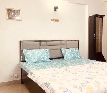 Noida Hotel | DreamCapture Homestays
