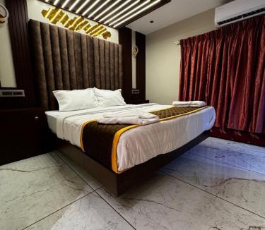 Mullakkal Bed & Breakfast | Dreams Spectrum Luxury houseboat