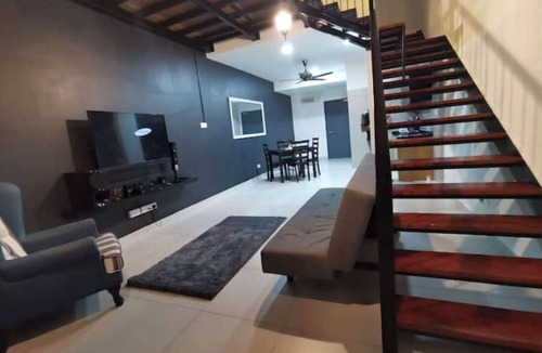 Cyberjaya Apartment | Duplex Apartment Lakeview - Free Netflix & WiFi