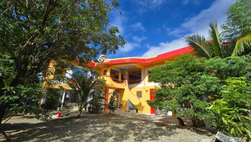 Caticlan Hotel | Eagle's Nest Inn