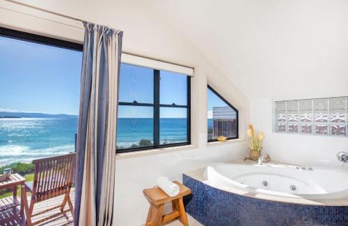 Culburra Beach House | Eclipse Absolute Beachfront with Stunning Views