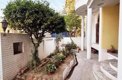 Allahabad Apartment | Economy Double Room