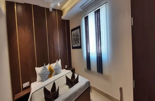 Krishnanagar Hotel | Eennra Maanikko
