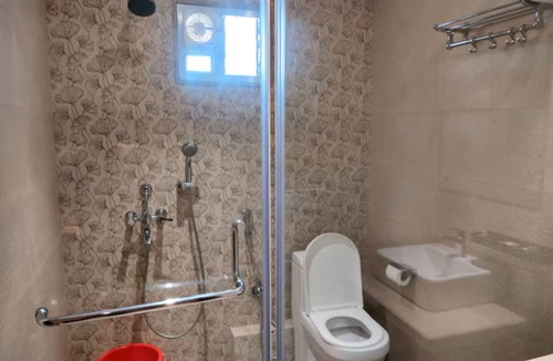 Krishnanagar Hotel | Eennra Maanikko
