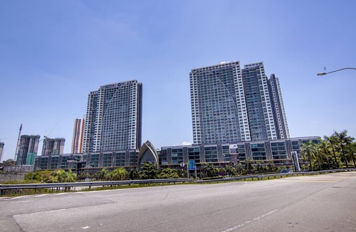 Putrajaya Apartment | El Conezion Penthouse | Top floor | Golf course view | Wi-Fi & Netflix provided