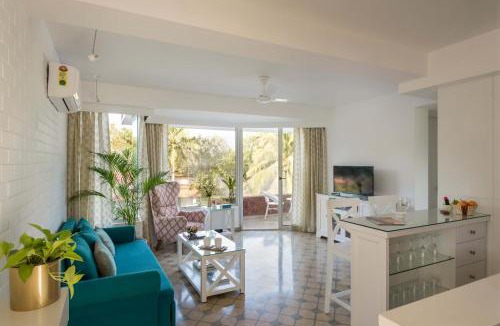 Parra Apartment | El Raso by The Blue Kite - Premium 1 BHK Apartments with Shared Pool, just 2 mins drive from famous Parra Coconut Tree Road, 24x7 Security, Kitchen