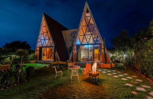 Sanganer Villa | ELIVAAS 4 BHK Pvt Pool & Party Hall - Oakwood Cottages