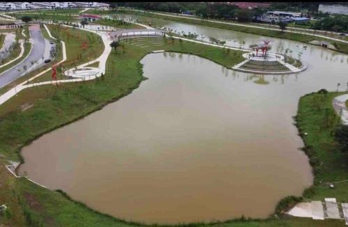 Sungai Buloh House | Elmina near Denai Alam, Saujana Utama with Wi-Fi & Netflix
