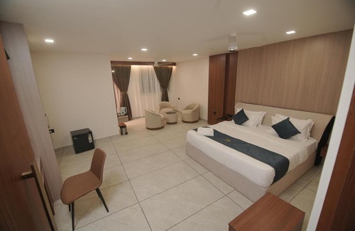 Pala Hotel | Empire Suites