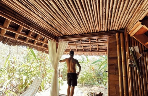 Lazi Cabin | Enchanted River cabin with private garden and kitchen