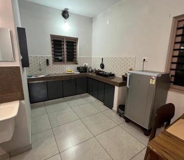 Kumbalam Apartment | Entire 2 Bhk Apartment