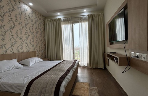 Greater Noida Apartment | Entire Premium Apartment for Rent
