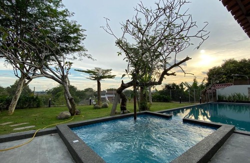 Subang Jaya Villa | Escape Bali SS19