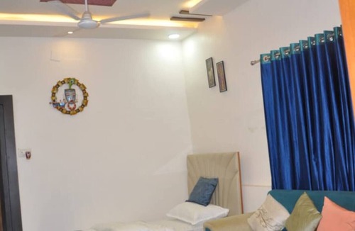 Mount Abu Villa | Escape to Tranquility: Family friendly Villa in the heart of the Hills!