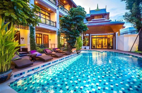 Old City House | Executive Triple Haven | Stylish & Spacious Stay