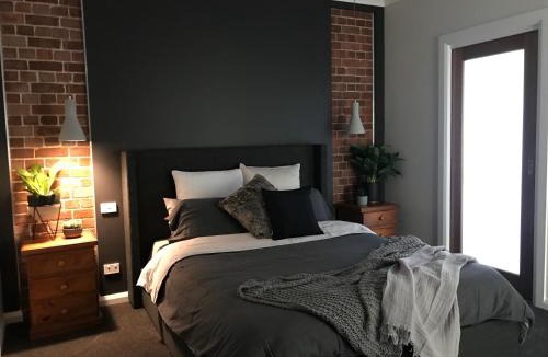 Bathurst Villa | Executive Villa, private 2 bedroom in ideal location