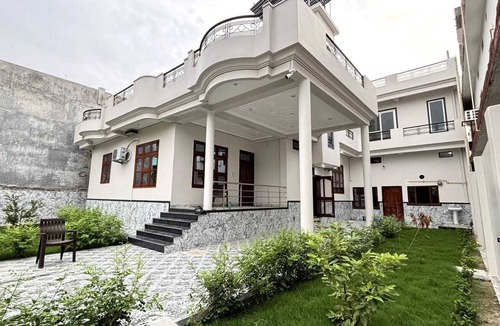 Varanasi Villa | Experience Authentic Varanasi: A Serene Luxurious Homestay: Close to City Centre
