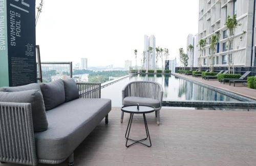 Cyberjaya Apartment | F2-18-03 Castle Suites Tamarind WiFi Netflix FreeParking