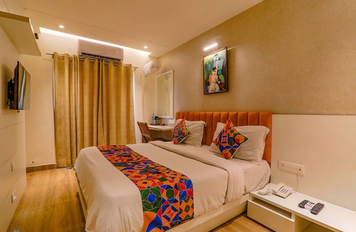 Alambagh Hotel | FabHotel Geetraj Palace
