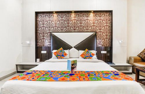 Charbagh Hotel | FabHotel Metro View