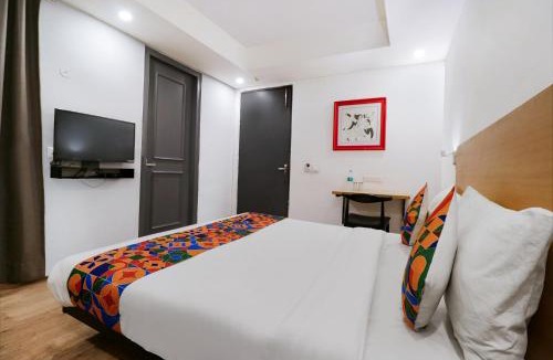 Sector 14 Hotel | FabHotel Pantao Stays