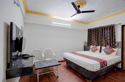 Pune Hotel | FabHotel Raj
