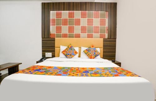 Ahmedabad Hotel | FabHotel Ratna Palace