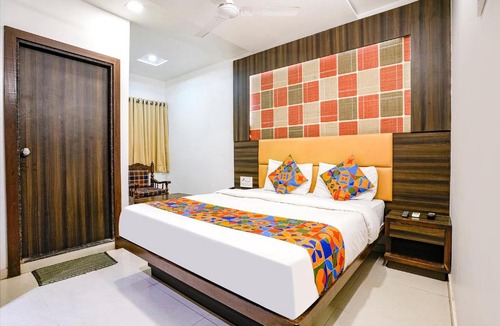 Ahmedabad Hotel | FabHotel Ratna Palace